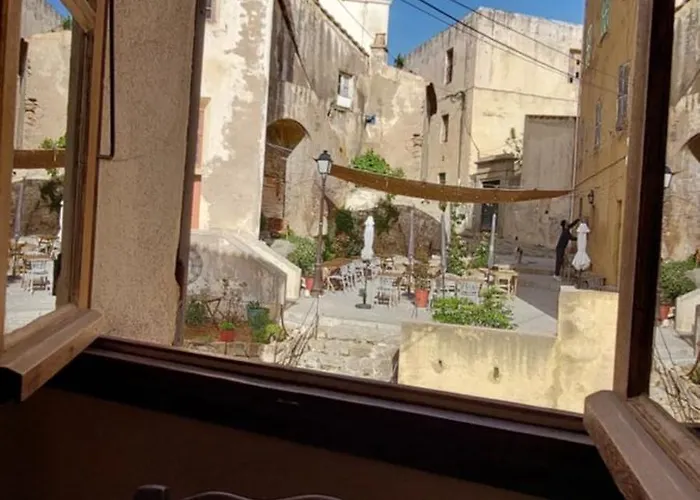 Maison De Village Sur La Citadelle De Semesterbostad