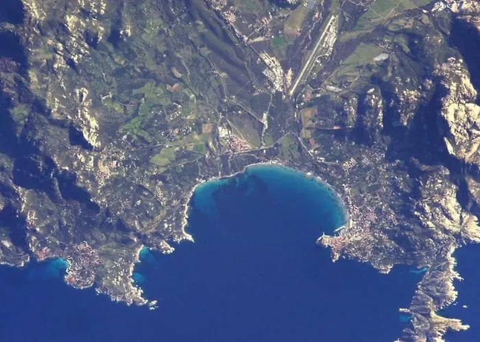 Maison De Village Sur La Citadelle De Semesterbostad